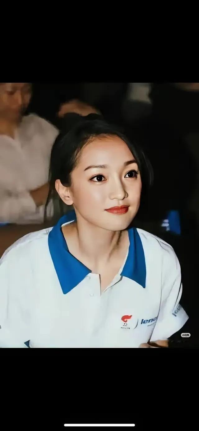 这张脸堪称完美
陈凯歌说
如果周迅个子在高一点
她就是娱乐圈最会演戏最漂亮的女演