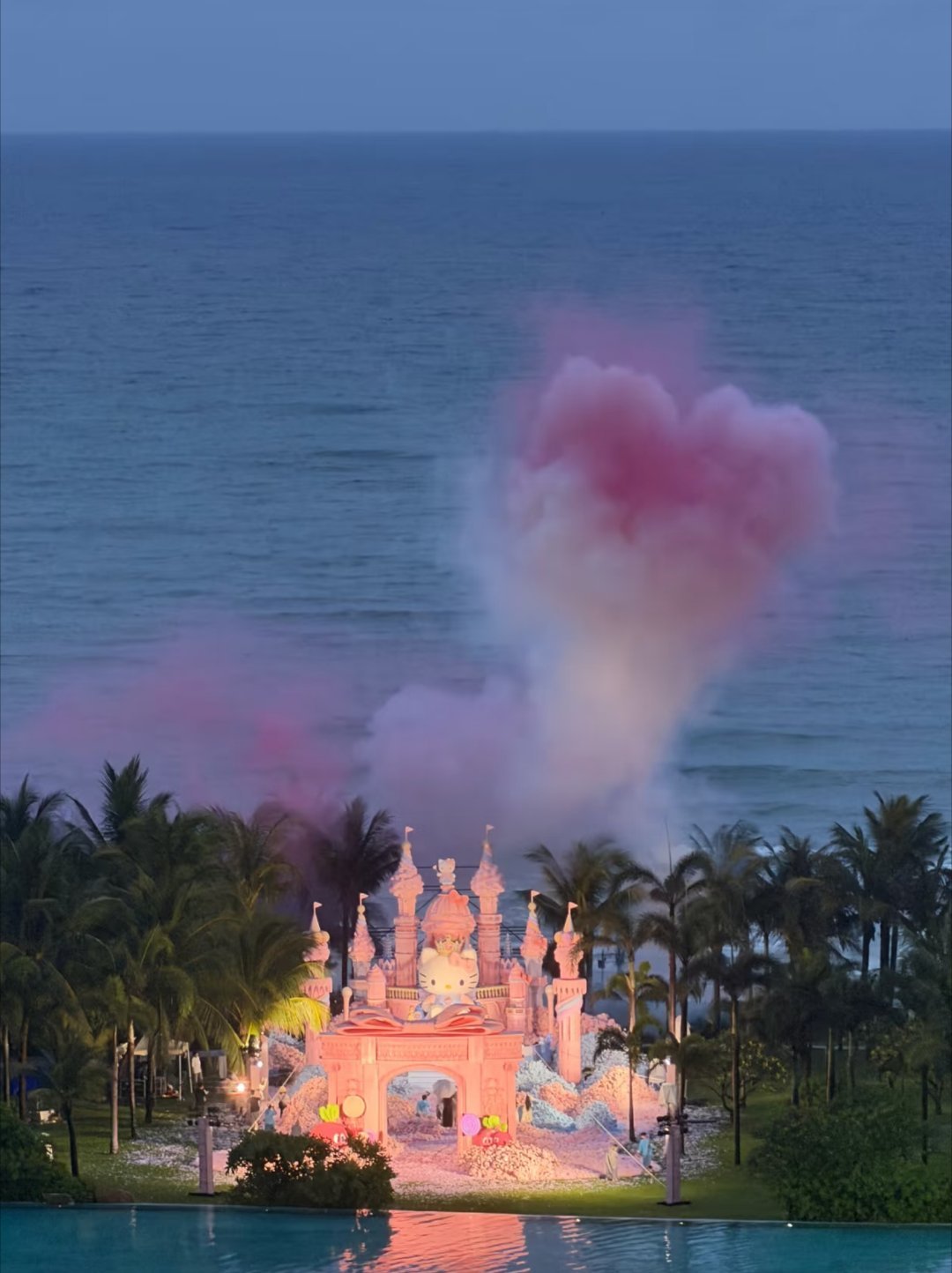 网友在三亚偶遇求婚现场，我跟你们有钱人拼了！简直是童话世界呀，太梦幻啦！！！ 