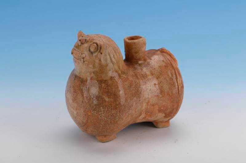 湖北鄂州市博物馆藏2003年新庙茅草汪家湾M1出土三国时期吴国 青瓷 器座. 馆