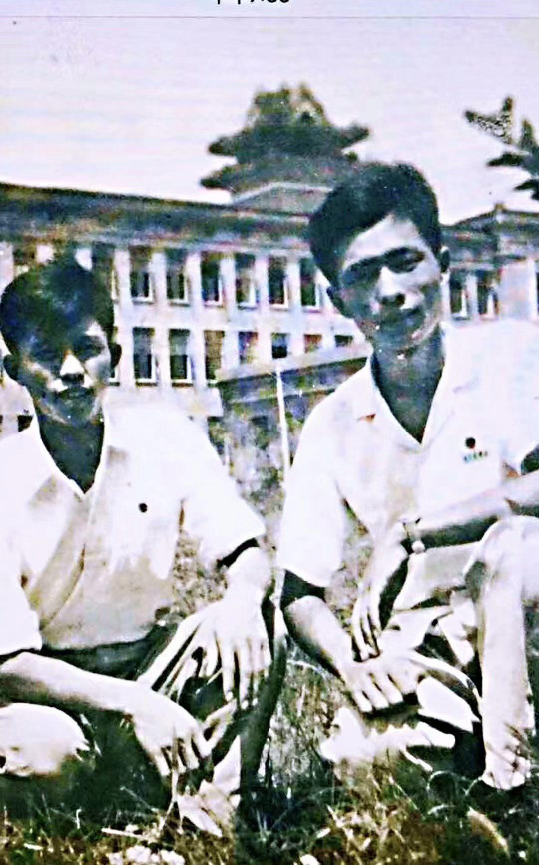 又到毕业季，見照怀故人（顾焕章）：

  这是1959年7月我和同班同学、也是我