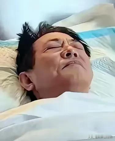 从某种意义上讲，李连杰是个彻底的失败者，从他这次生病的遭遇就可以看出一切。
李连