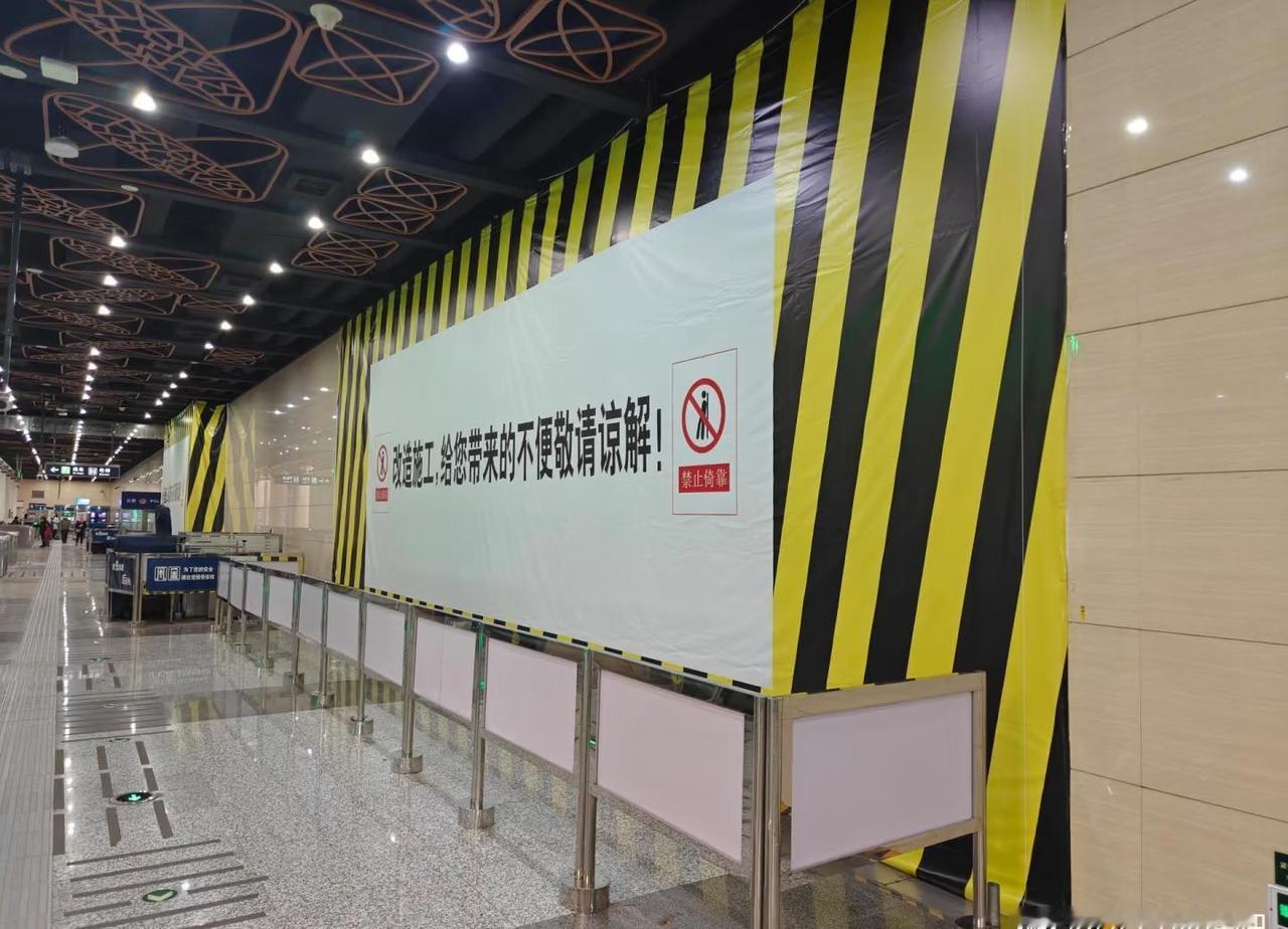 根据热心网友消息，16号线马连站已进行围挡
北京地铁 北京地铁18号线 北京地铁