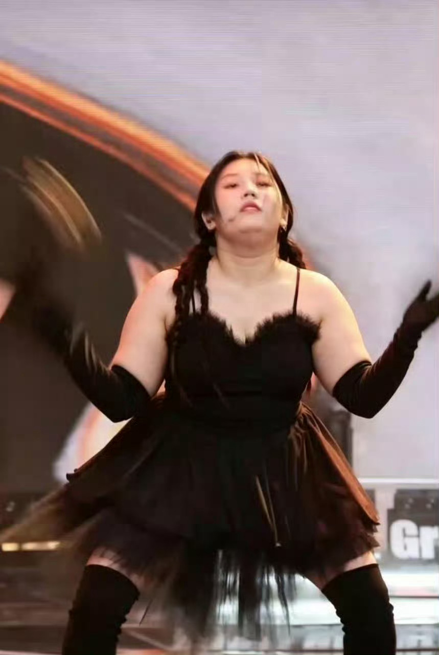 wonhee 🐷leewonhee 谁家🐷圈没关紧 