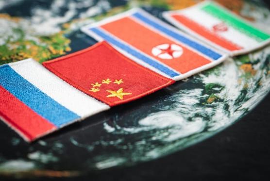 中美如果现在开战，朝鲜和俄罗斯不一定帮我们，巴基斯坦伊朗更不会，最可靠的就是我们