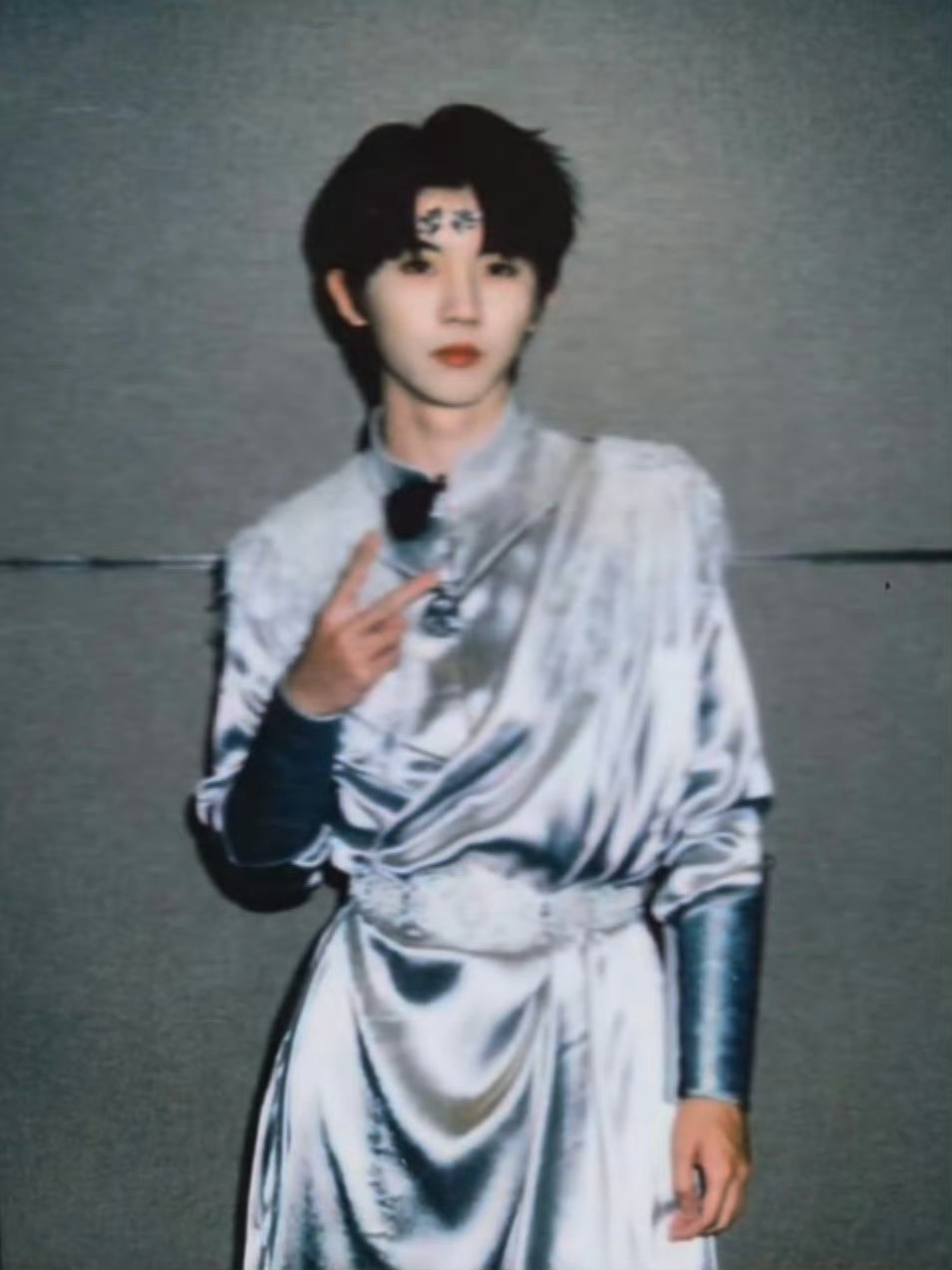 时代少年团出道2000天七个人拍立得！我每次看他们拍立得，10张有9张给我废片即
