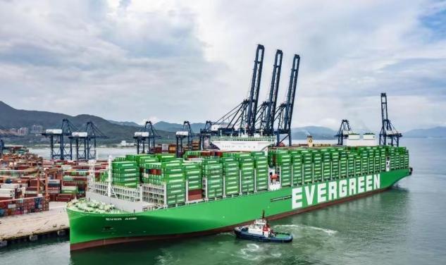 赚命还是赚钱？长荣这次算是真的怕了，船上拉着那82套“海马斯”和两千多发弹药，本