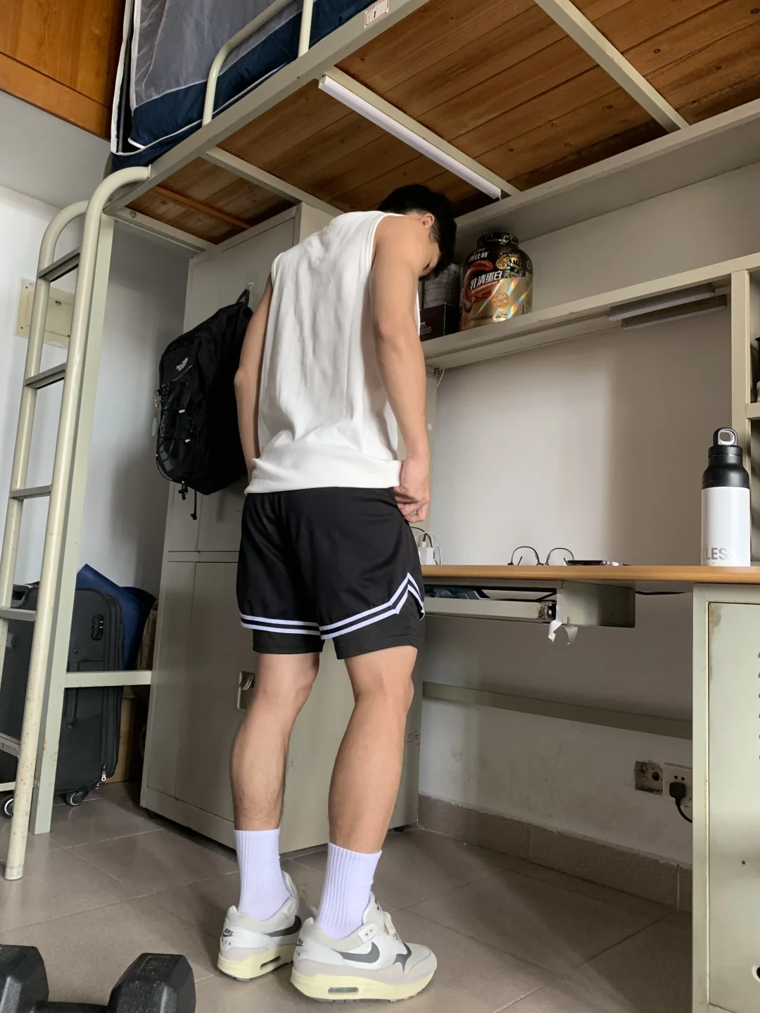 男大日常｜宿舍健身沉淀中｜live图✅