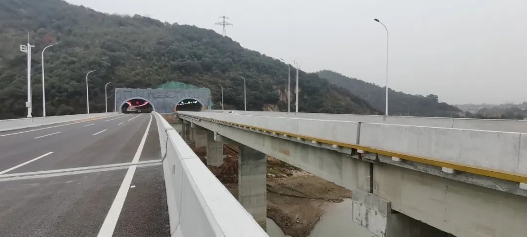 杭州发布 一批重大工程最新进展，涉及地铁6号线一期、杭州绕城高速西复线富阳段、学校、主题乐园…