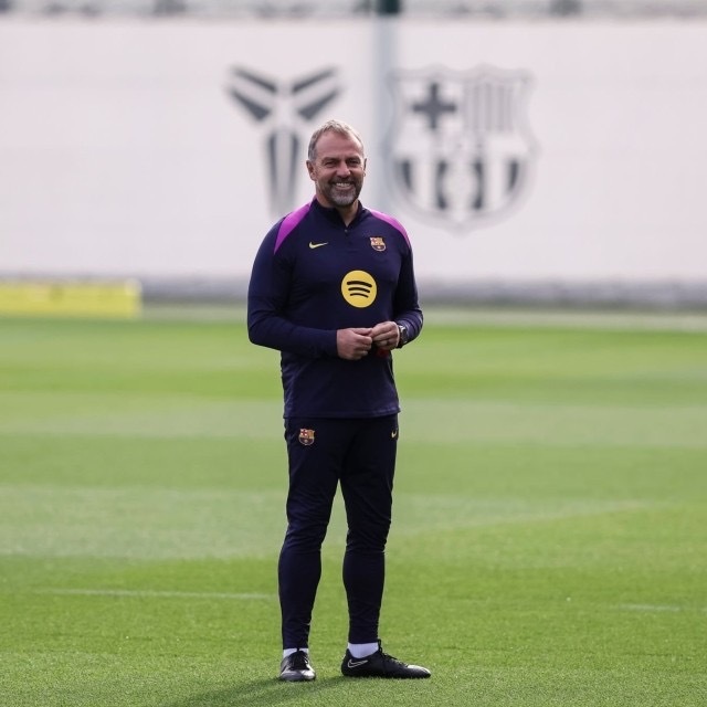 10人巴萨软弱败走斯坦福桥，当晚立即乘机离开伦敦，红蓝一行在翌日凌晨4时许落地巴