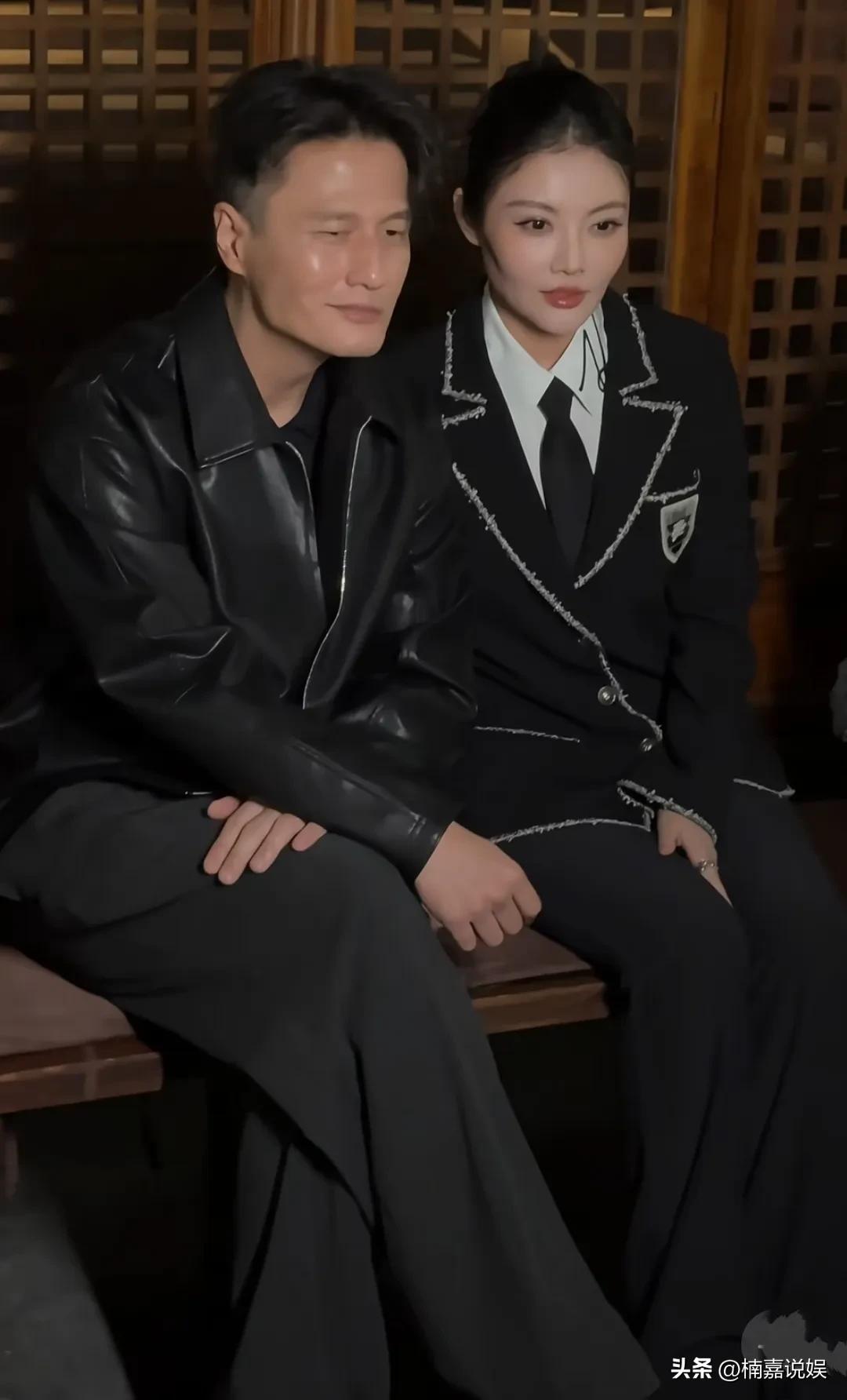 他俩人，应该是全网最爱炫的，也是把微博当朋友圈的一对吧！
尹子维和徐冬冬拍情侣照