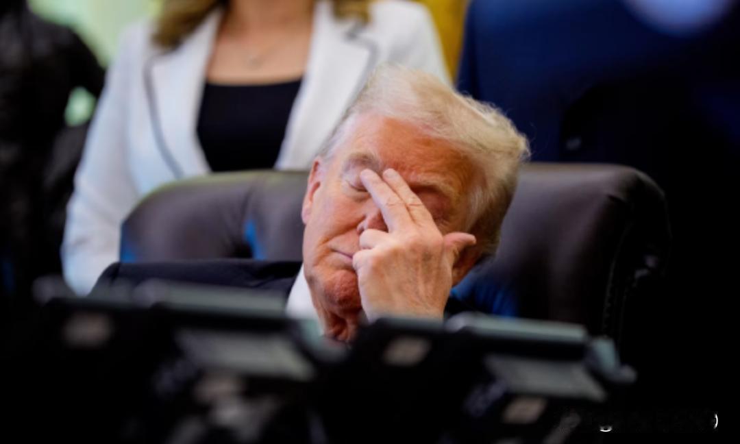 中东局势升级，特朗普宣布封锁霍尔木兹海峡。


这次美以伊战争特朗普打了个寂寞，