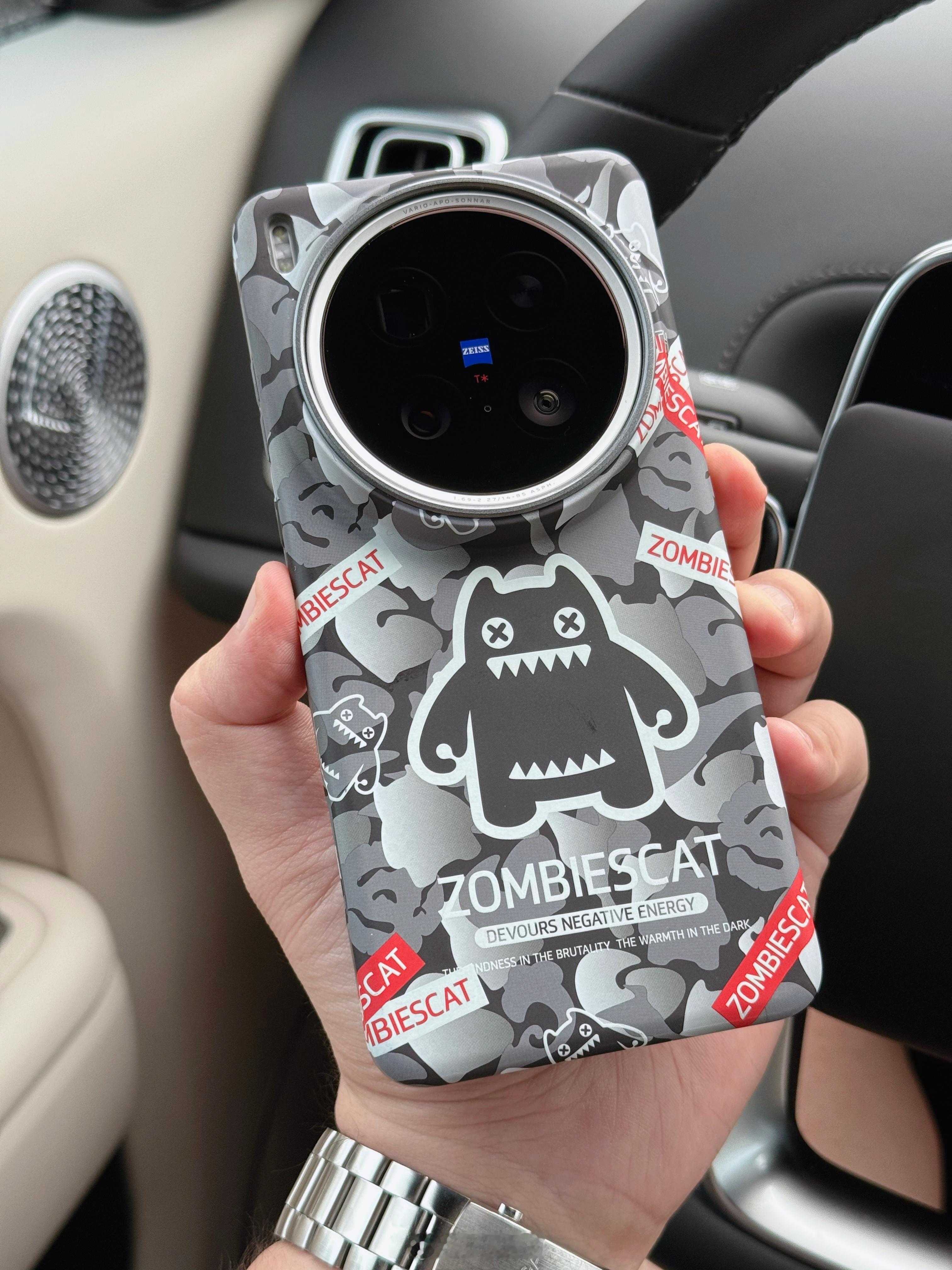 知道我换了X200 Ultra，送了他们家的魔鬼猫手机壳给我，感谢感谢🙏 ​​