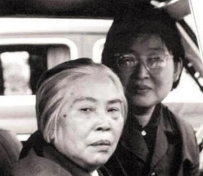 1979年贺子珍参观人民大会堂时，突然向工作人员提出想去毛主席的休息室参观看看吗