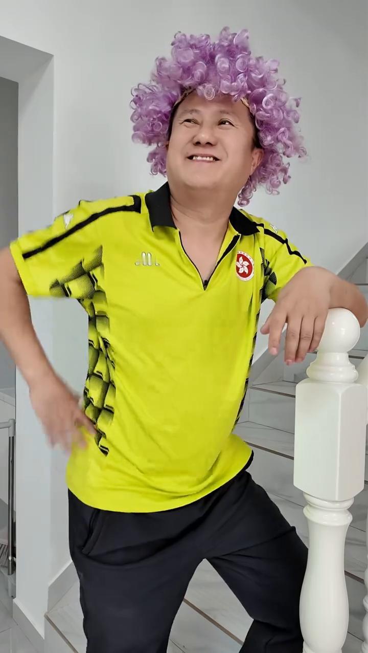 你瞅你像精神病似的。