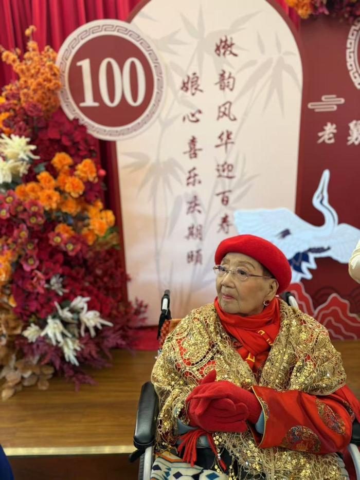 惊闻噩耗！上海滑稽戏元老，那位百岁高龄仍活跃在舞台上的老寿星嫩娘，竟然已经驾鹤西