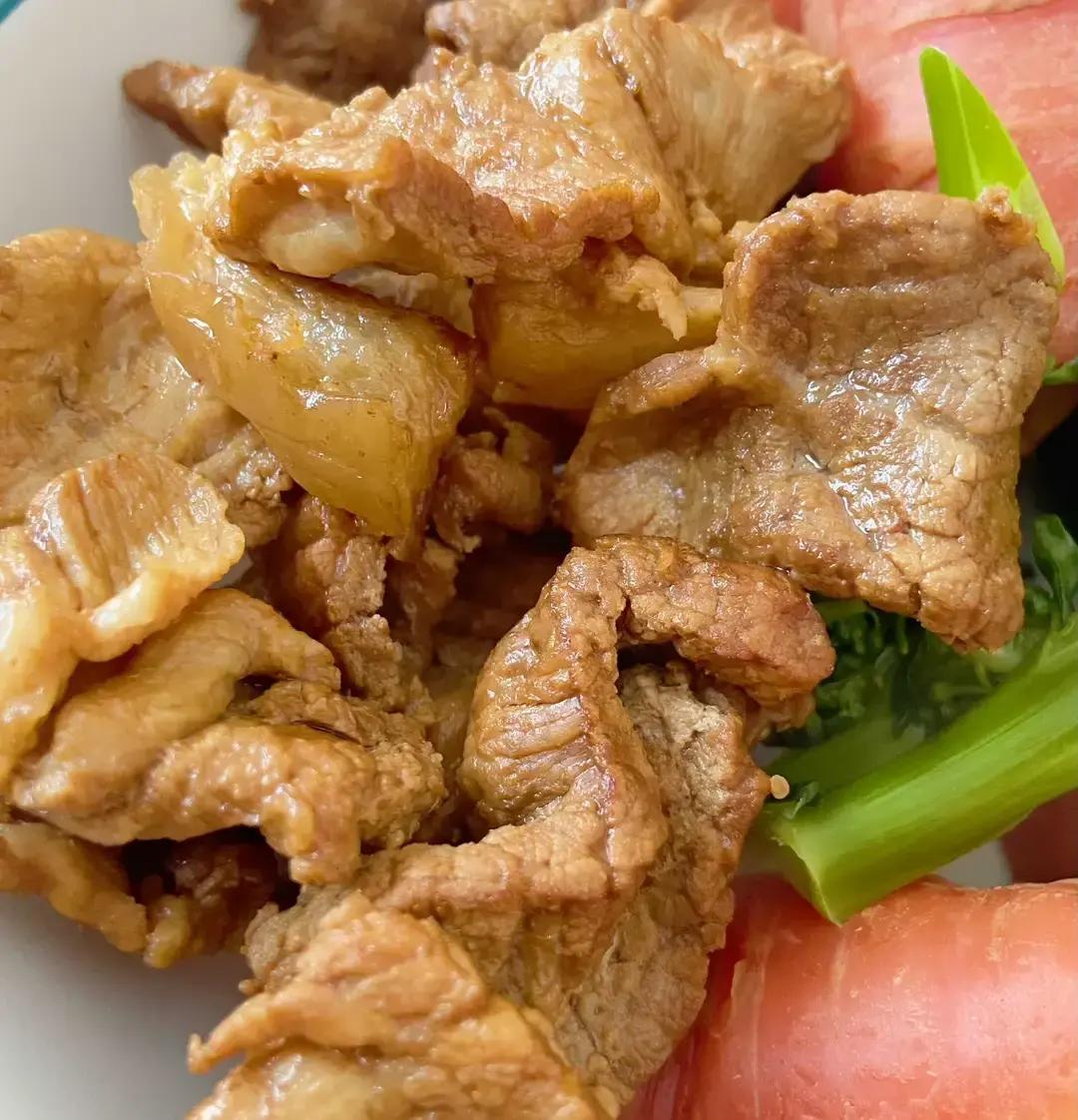 看到这个食谱，我忍不住笑出了声，这简直就是当代成年人最典型的“赎罪式减肥”现场