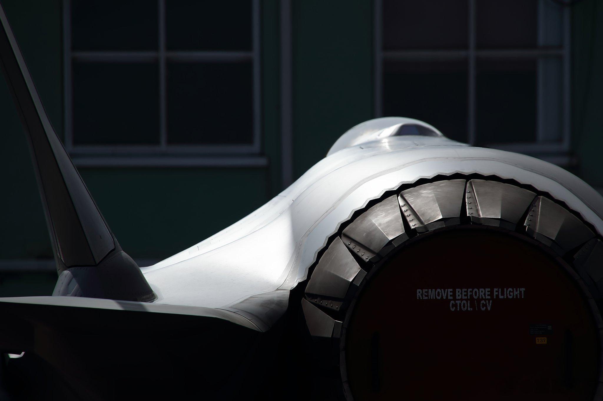 小松航空祭上F35的屁股#航空[超话]##武器装备[超话]# ​​​