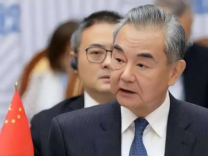 伊朗外长给王毅外长打的这通电话，绝不简单！他不是来诉苦的，也不是求武器的，而是来