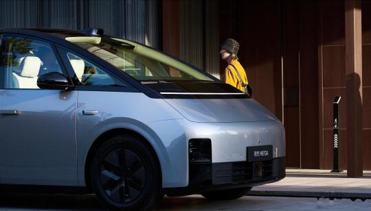 腾势D9小鹏X9订单大增！MEGA跌倒对手吃饱？