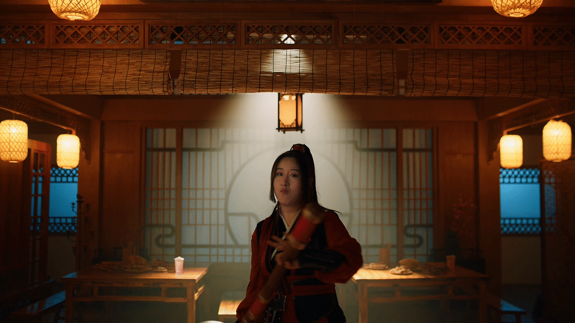 锤娜丽莎9块9宵夜太香了 跟着锤锤的魔性舞步解锁宵夜自由，这波福利诚意满满。不用