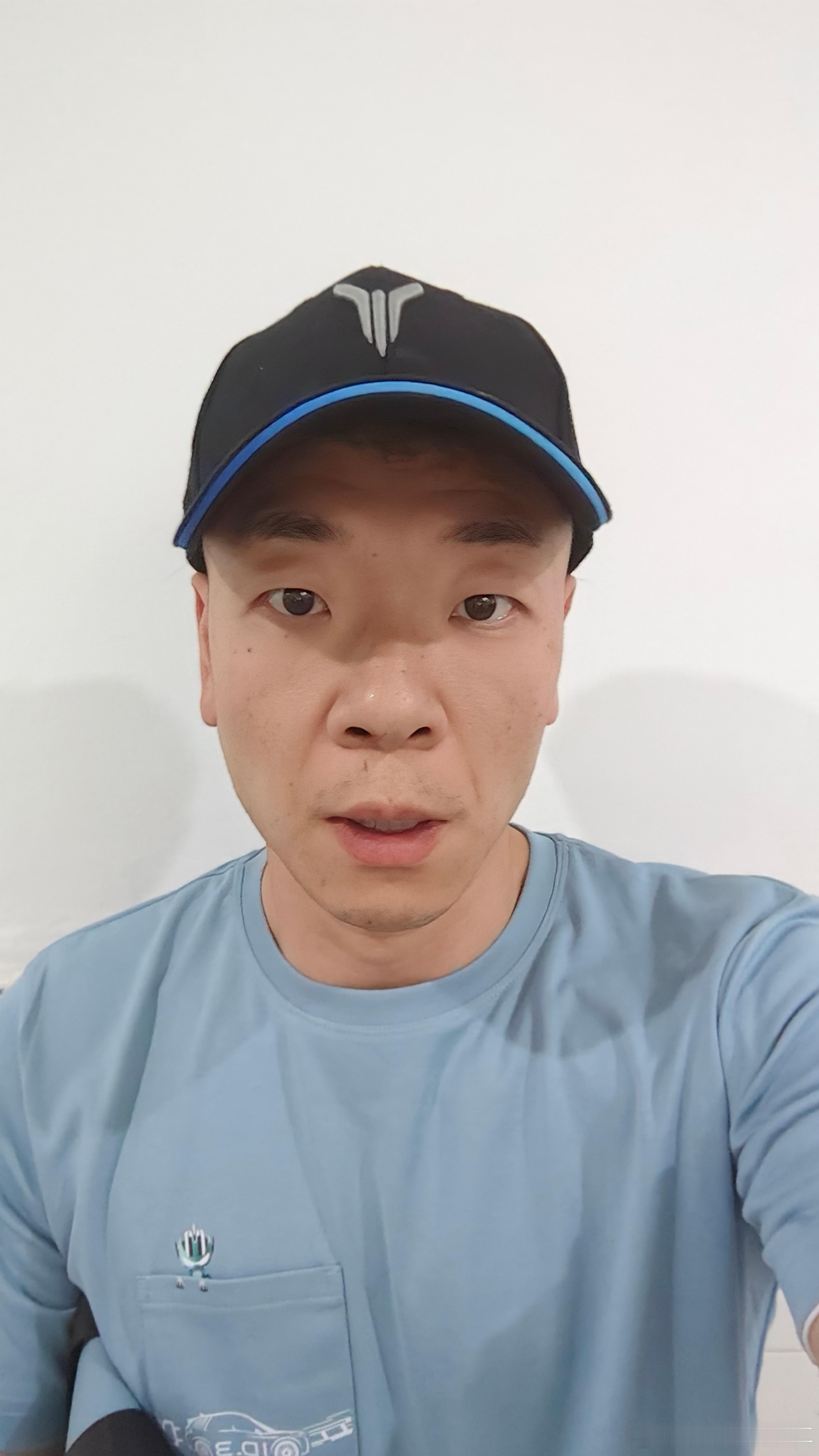 我以为复查是看看而已……没想到是清理结痂……疼死我了[允悲]连帽子都是大夫给戴上