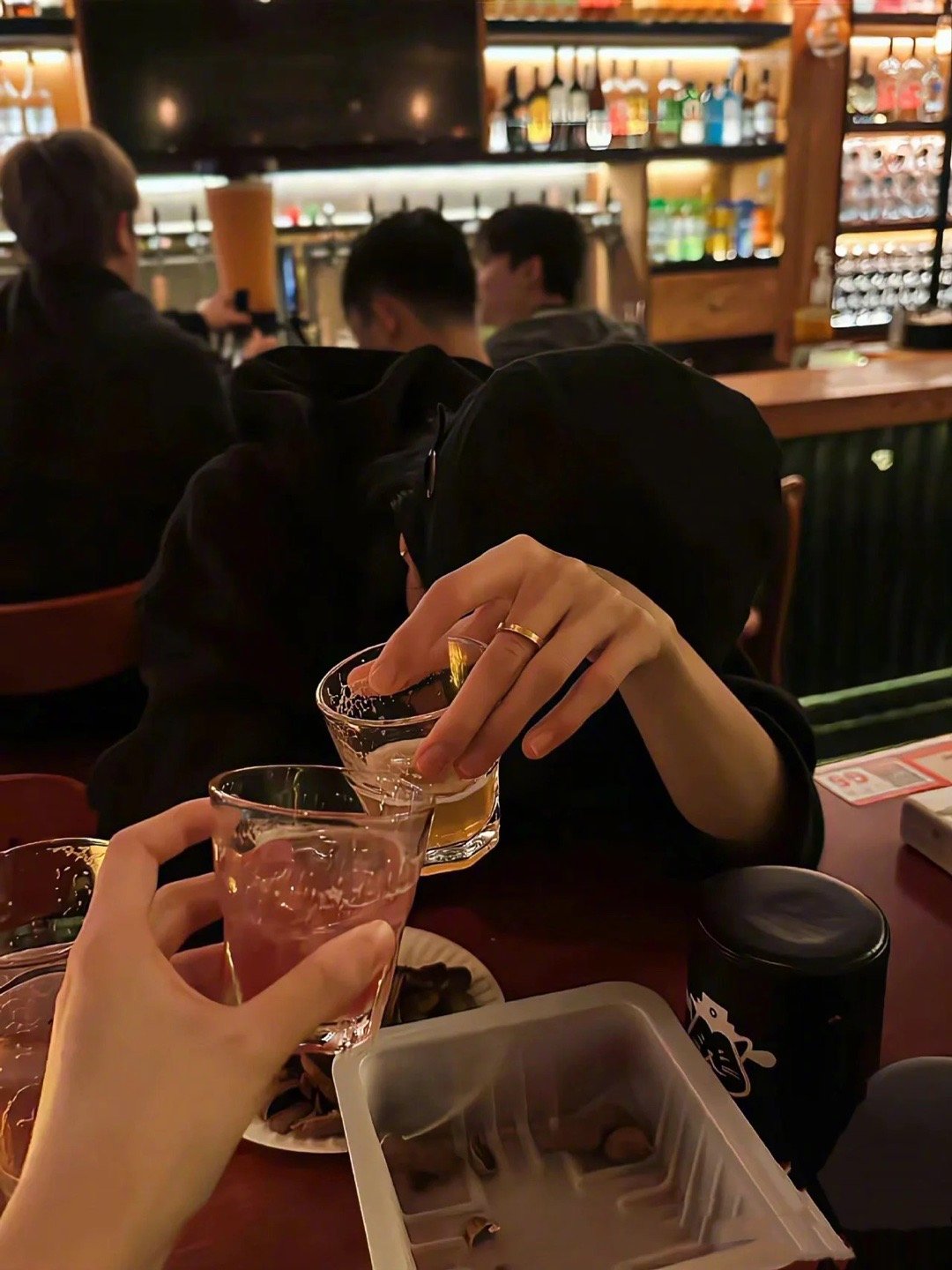 “男人刚开始爱你的时候开车5分钟的路都要给你打电话，煮个面条子都要给你发，那时候