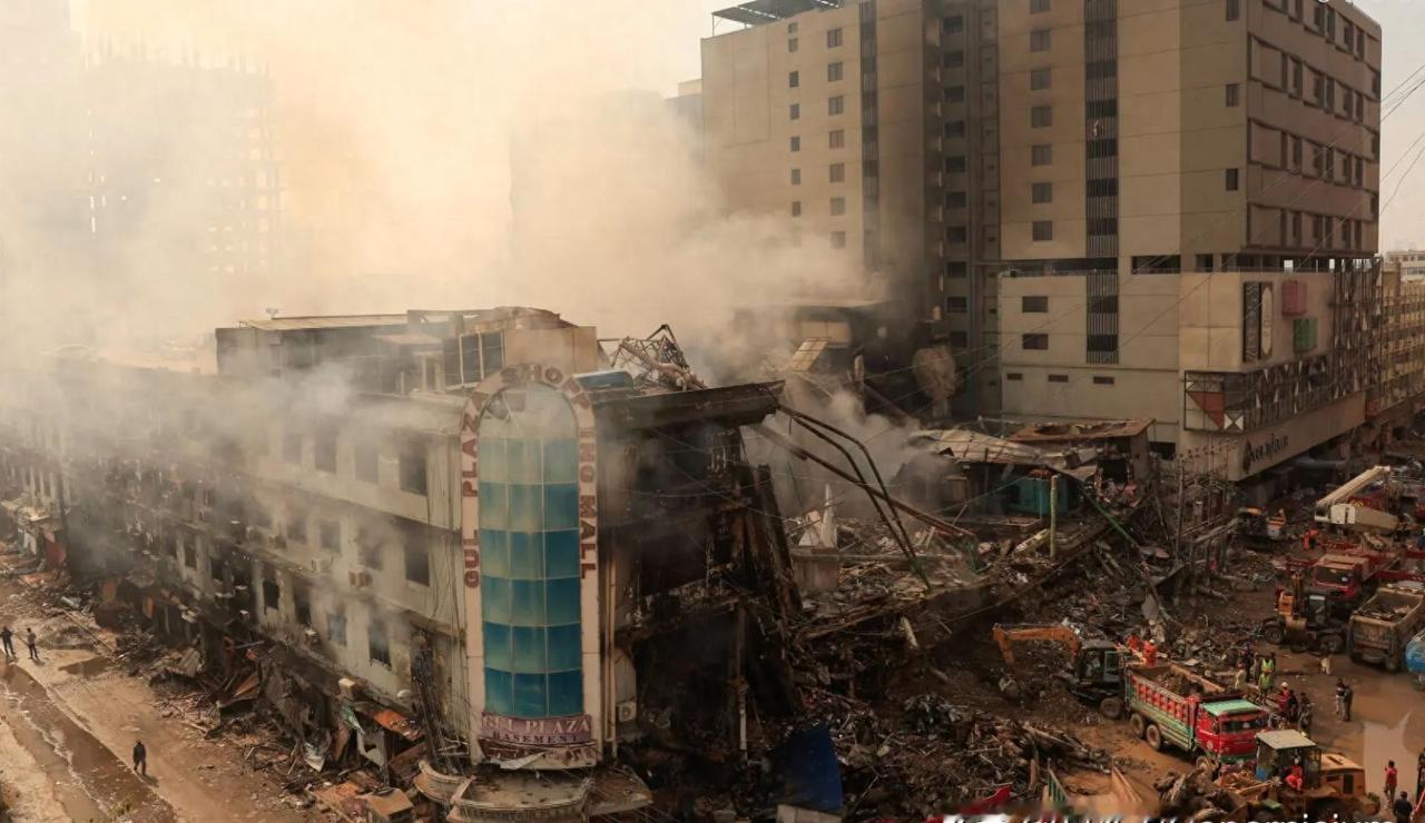 古尔广场烧了三天，救不了人，门还被堵死了。
火是1月17号晚上起的，一开始说只有