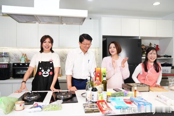 谢龙介携手蓝营3女神　新春下厨挑战3大特色年菜
今天是除夕，国民党立委谢龙介携手