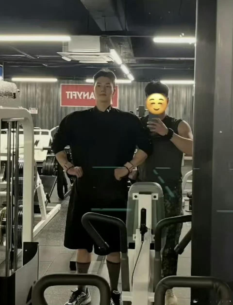 宋江曾被经纪公司禁止健身 适度健身小帅，沉迷健身双开门[哆啦A梦害怕][哆啦A梦
