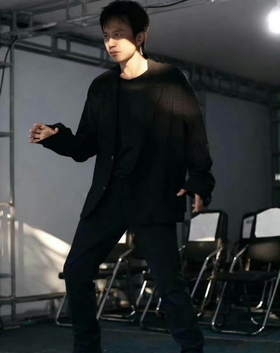  邓超瘦成男大了从搞笑大叔到清爽男神！全家陪练+科学饮食，瘦出少年感却不透支健康