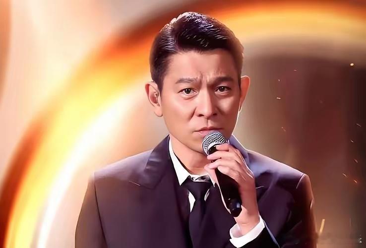 这个人竟然这样评价刘德华！这个人说：刘德华唱歌确实不错，但是如果能跟郭有才老师学