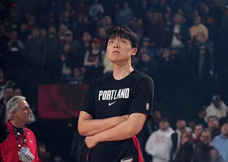 小杨啊给你机会真的不中用啊，斯普利特能够在首节就在常规轮换时间把你换到场上，说明