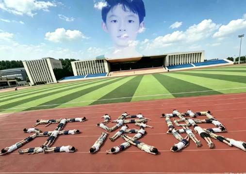 #汪浚熙[超话]#  恋还是练#汪浚熙#