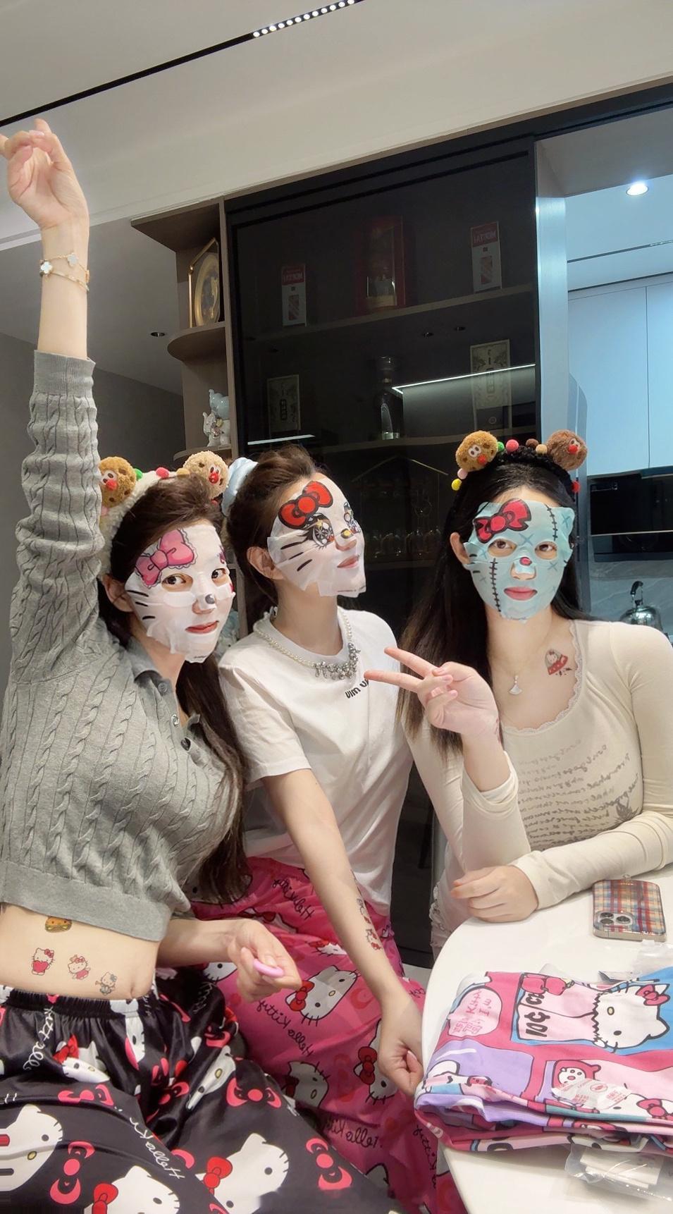 她好可爱 得想办法和她约会  
