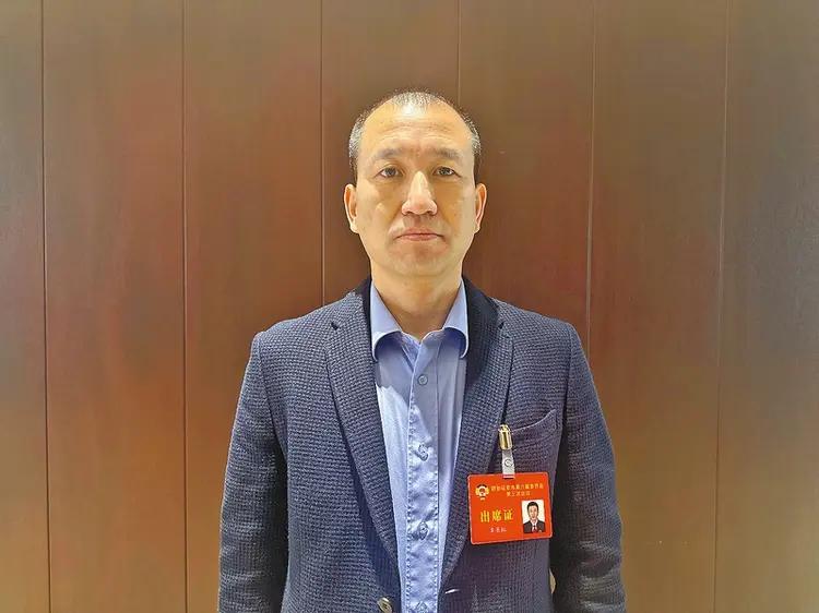 李长虹，男，陕西捷声律师事务所专职律师，延安市政协委员、延安市人大法工委委员。2
