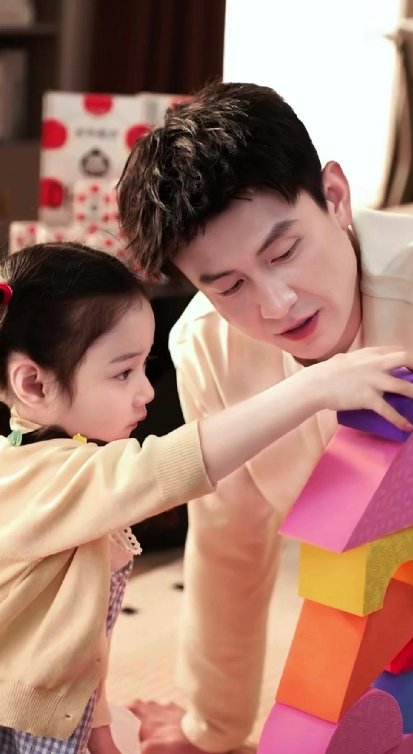 哇塞，小孩叔这画面太美好太绝了，简直人夫感满满，更是女儿奴呀！
      小孩