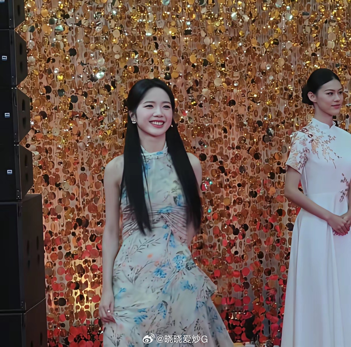 说好不进圈的人一露面，先前的“顶流”好像瞬间暗了半截。之前王晓慧亲口说“暂时不进