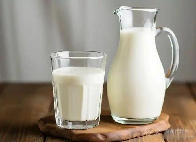 【区域乳企靠“鲜”破局，伊利、蒙牛常温江山遭遇低温暗流】中国乳业正迎来结构性转折