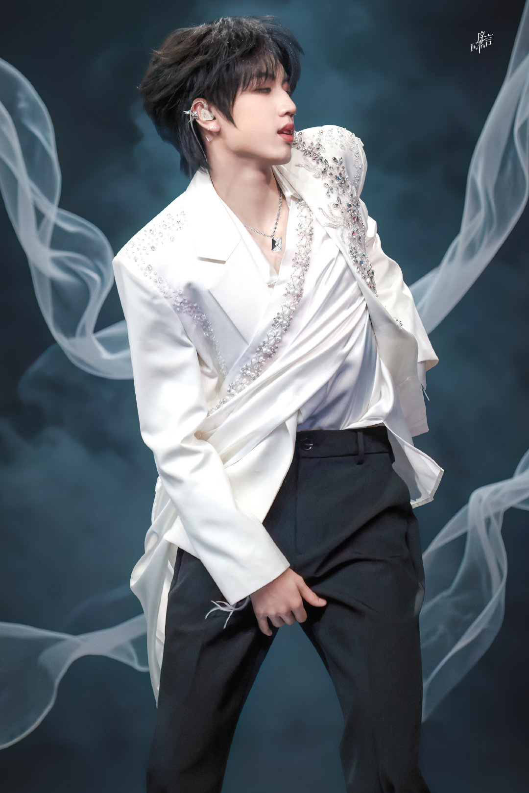 张桂源少年的热血会灼人愚人节发现了不同风格的张桂源，多发爱看张桂源Lucifer