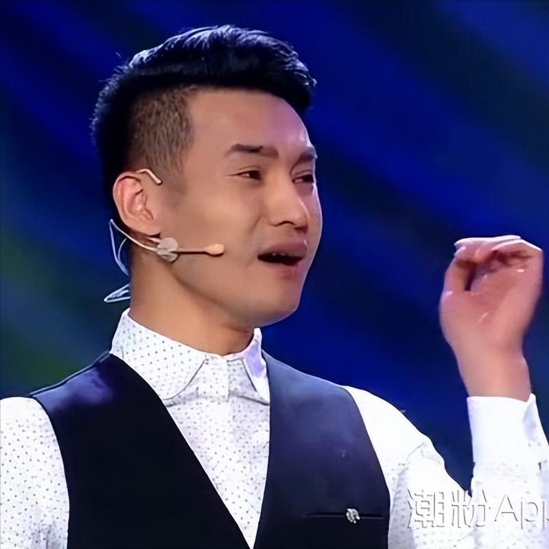 二人转演员，文松说，初二的时候，我就不上学了，不是我笨，是我不爱学，对书本上的东