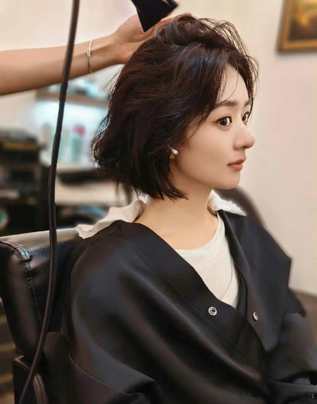 流量花很少剪短发吧，很多女明星我从来没见过短发造型（戴假发不算），还得是赵丽颖这