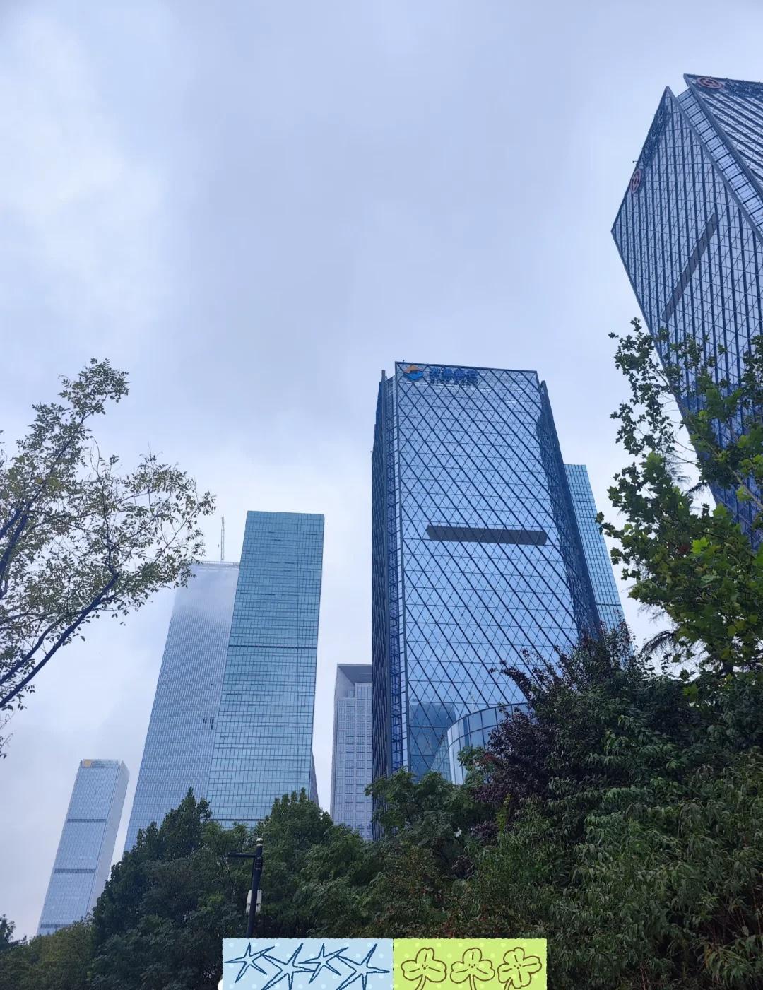 济南横空出世打破了大家心中牢不可破的格局
很多人觉得北上广深之下，按照GDP排名