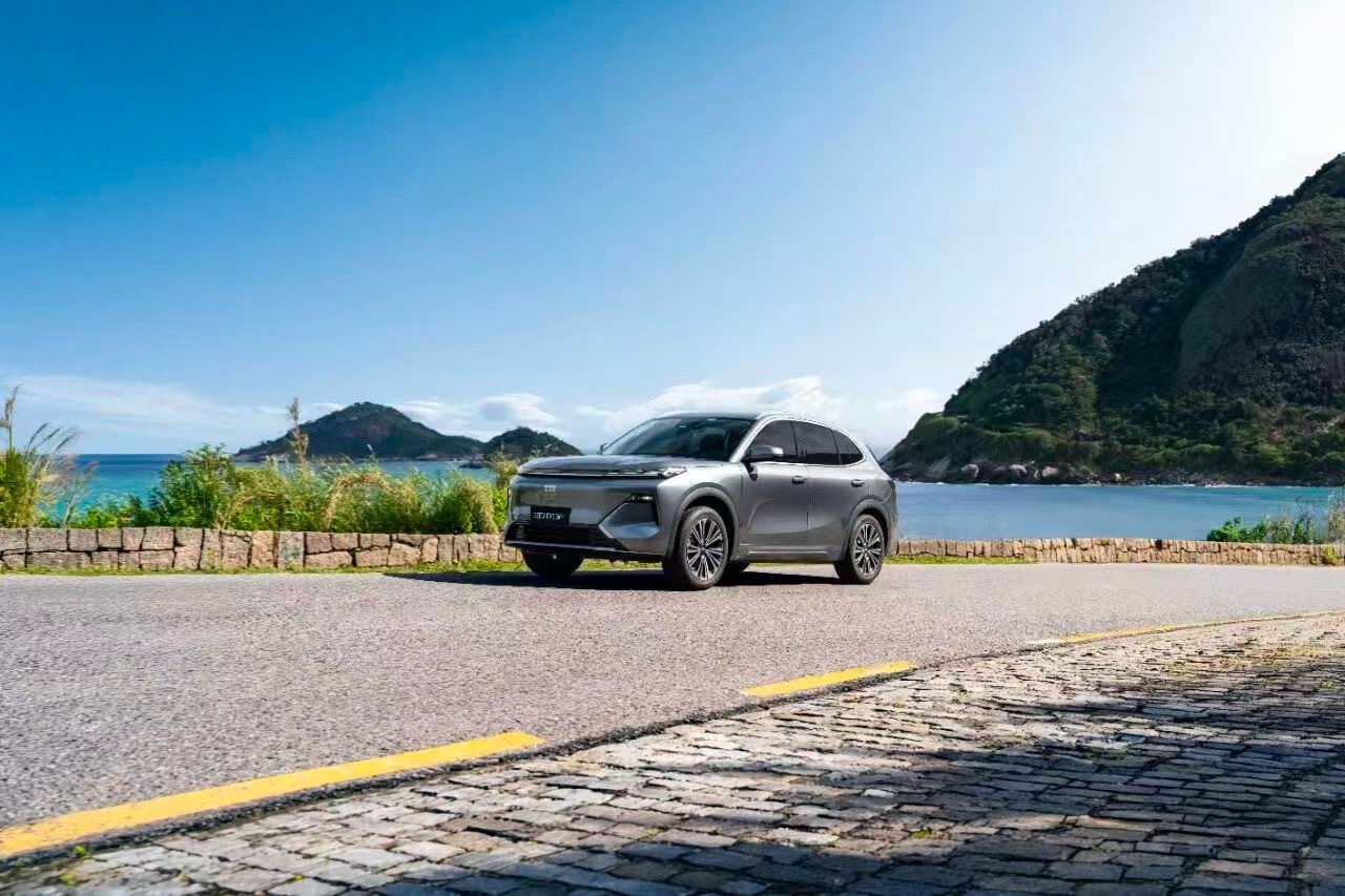 GEELY EX5 EM-i 近日，GEELY EX5 EM-i 全球全场景节能