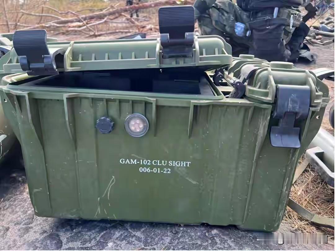 柬埔寨丢盔弃甲，大量中国武器落到泰军手中，连港口也被泰军封锁

洪森父子无论如何