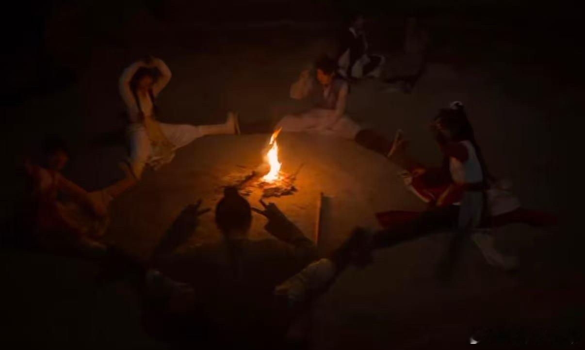 费启鸣新剧海市蜃楼豆瓣开分8.1 豆瓣8.1的高分，是市场对《海市蜃楼》剧作品质