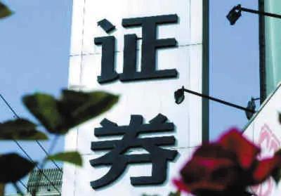 中信证券(SH600030)被认为‘牛’的原因可能有以下几点：
1. 强大的股东
