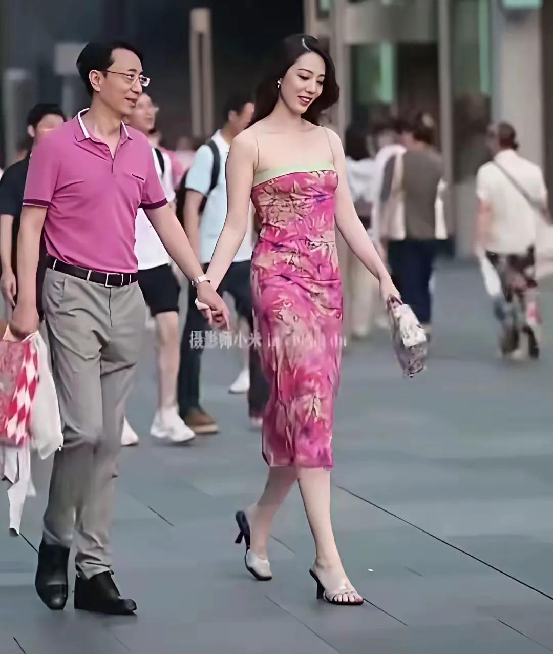 摄影师随手一拍的甜蜜情侣照，竟把两人推入深渊！
 
本来只是想记录美好、分享浪漫