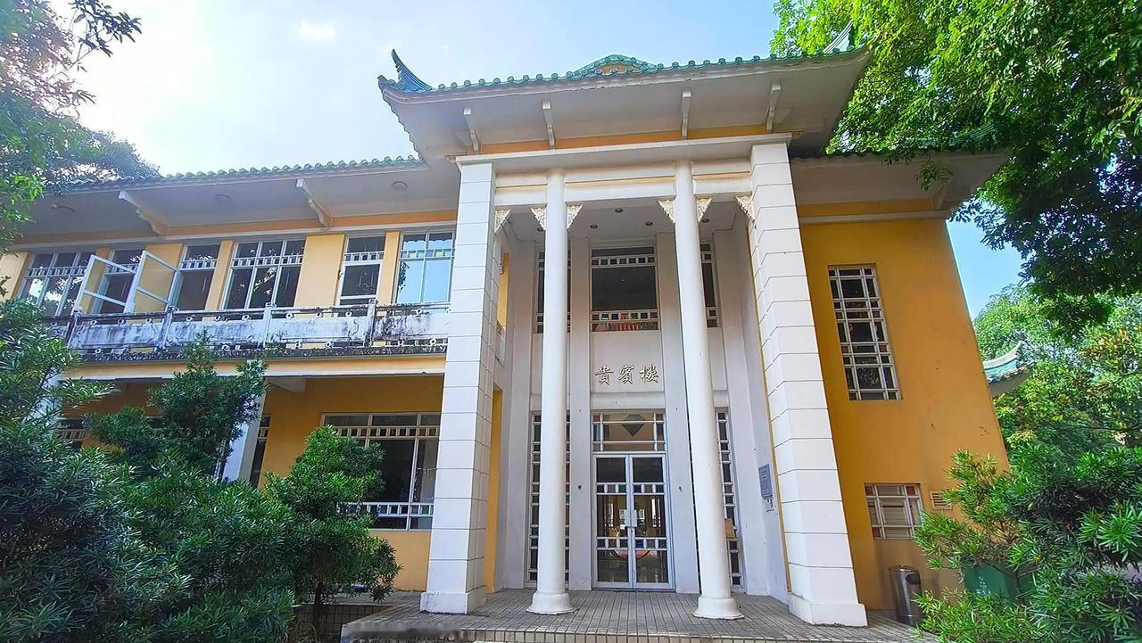 ▫️历史溯源：它原名叫「新会圭峰招待所」，壹号楼1958年建成，至今已经快70年
