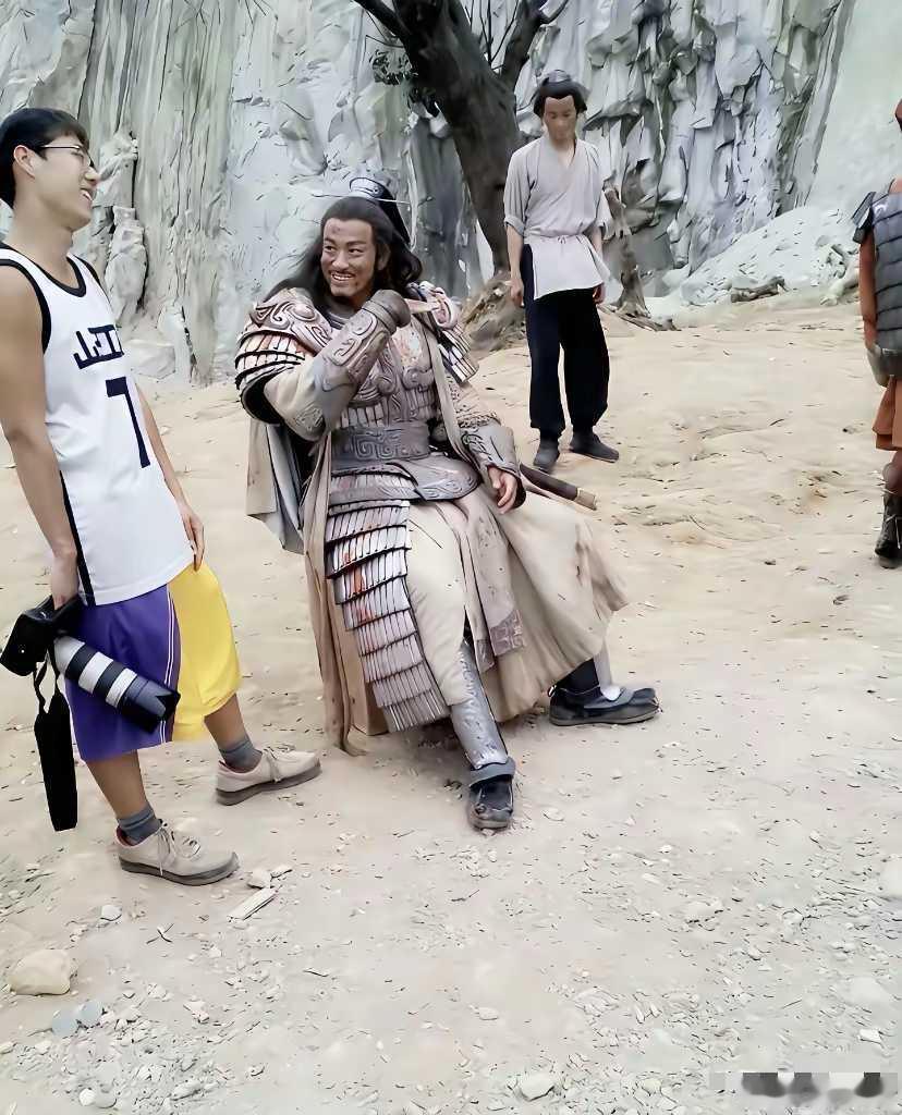 以前的演员是真的敬业那么热还穿这么厚 