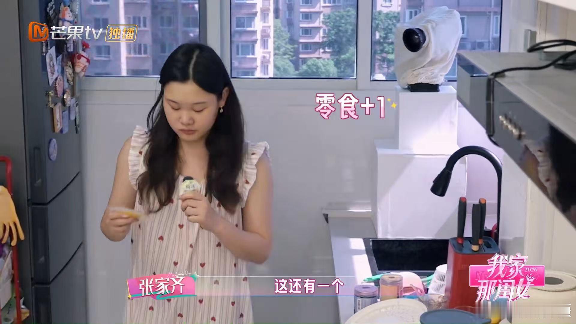张家齐退役后实现零食自由我家那闺女狠狠共情了！身为运动员在役时期饮食严格管控，吃